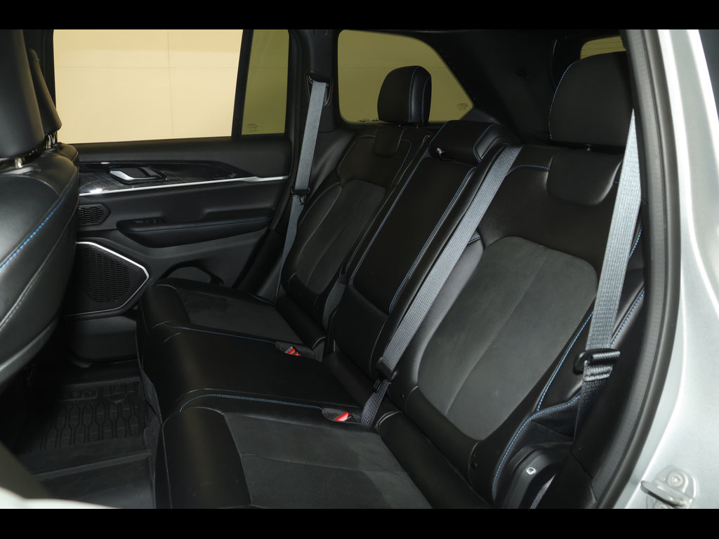 Used 2022 Jeep Grand Cherokee Trailhawk AWD/4WD image 32