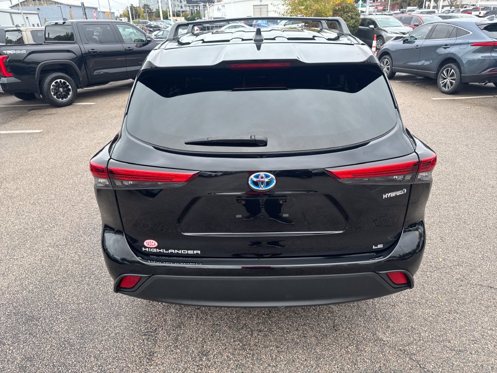Used 2023 Toyota Highlander LE FWD image 6