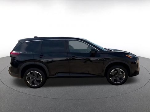Used 2025 Nissan Rogue SV FWD image 16
