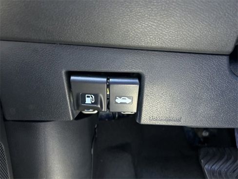 Used 2023 Nissan Versa SR w/ Trunk Package image 37