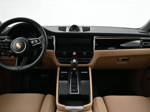 Used 2026 Porsche Macan AWD/4WD image 9