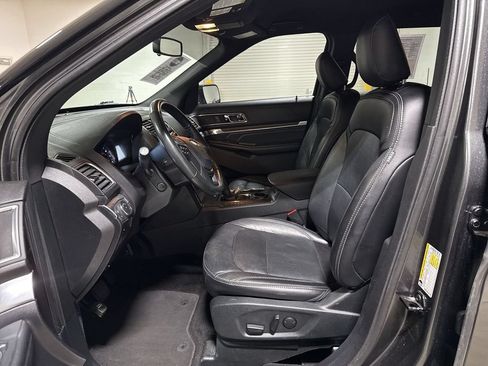 Used 2019 Ford Explorer Limited w/ Class III Trailer Tow Package FWD image 20