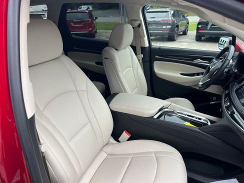 Used 2022 Buick Enclave Essence AWD/4WD image 17