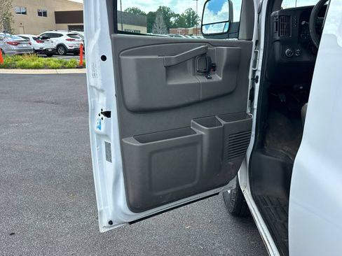 Used 2017 Chevrolet Express 3500 LT w/ LT Preferred Equipment Group RWD image 10