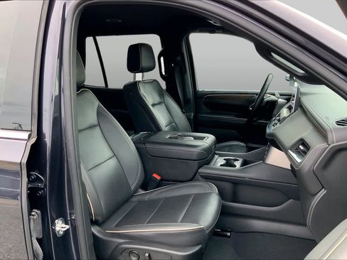 Used 2024 Chevrolet Tahoe Premier RWD image 9