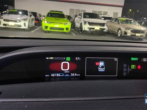 Used 2022 Toyota Prius LE image 3