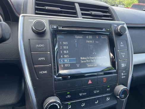 Used 2015 Toyota Camry SE FWD image 11