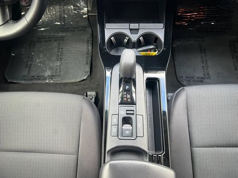 Used 2025 Toyota Prius LE FWD image 13