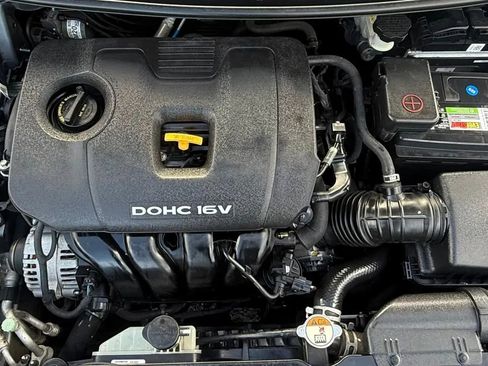 Used 2017 Kia Forte S image 12