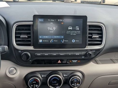 Used 2025 Hyundai Venue SEL FWD image 18