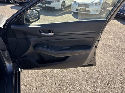 Used 2024 Nissan Altima 2.5 SV image 14