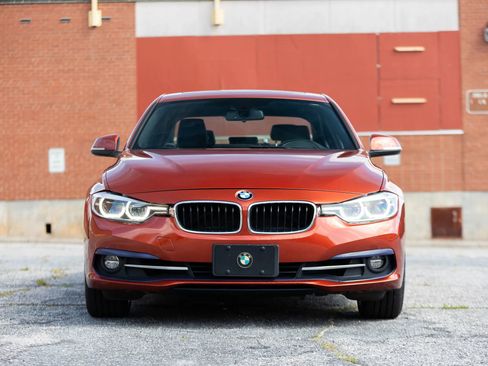 Used 2018 BMW 330i xDrive Sedan AWD/4WD image 5