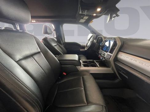 Used 2022 Ford F250 Lariat w/ Black Appearance Package image 17