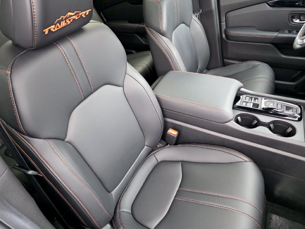 Used 2025 Honda Pilot TrailSport image 34