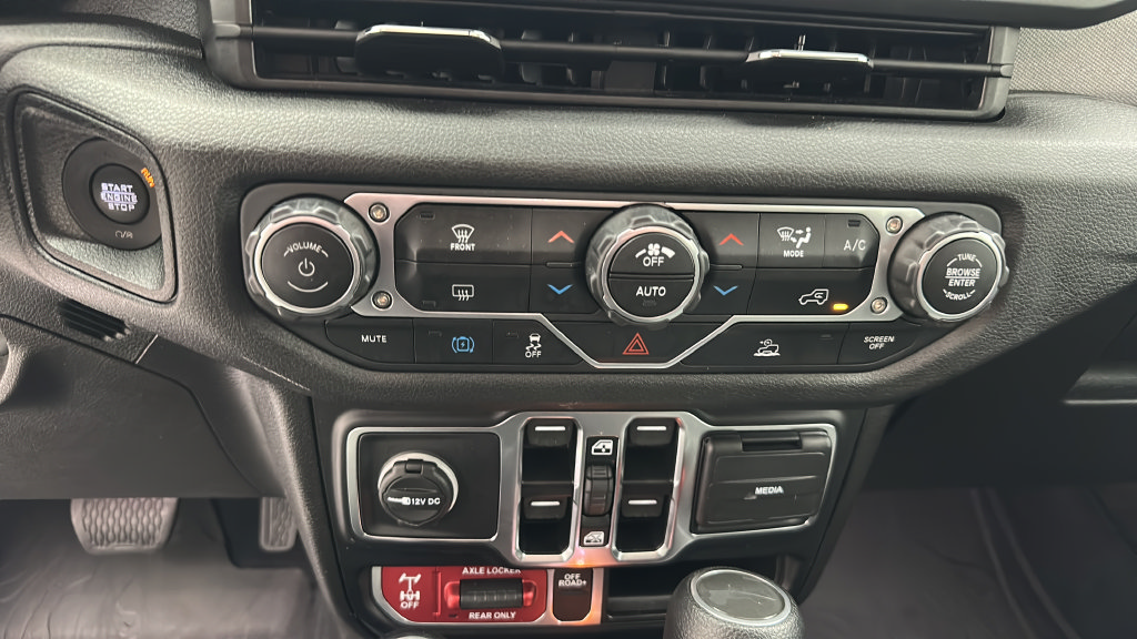 Used 2024 Jeep Wrangler Unlimited AWD/4WD image 19