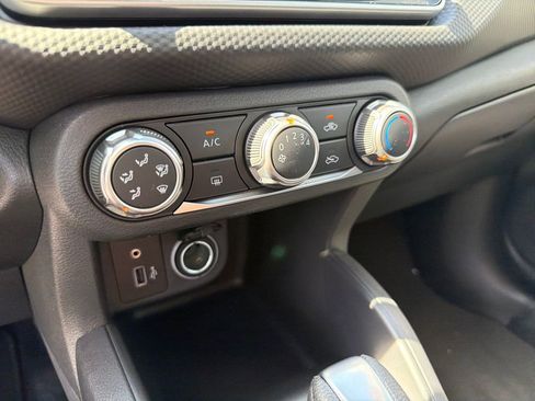 Certified 2025 Nissan Kicks Play S image 33