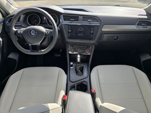 Used 2021 Volkswagen Tiguan SE FWD image 18