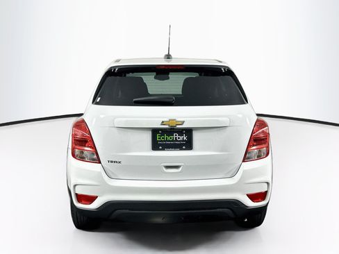 Used 2022 Chevrolet Trax LS w/ Tint and Cruise Package FWD image 7