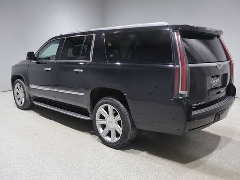 Used 2018 Cadillac Escalade ESV Premium Luxury AWD/4WD image 4