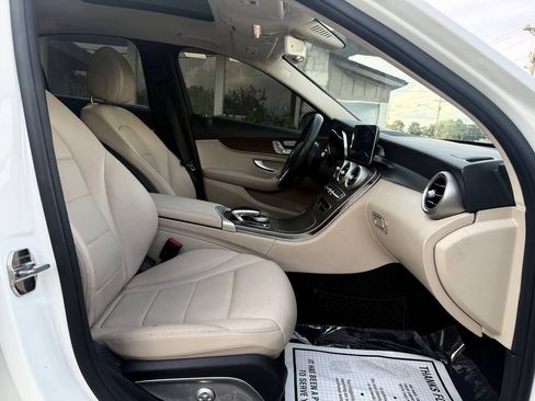 Used 2019 Mercedes-Benz C 300 4MATIC Sedan image 36