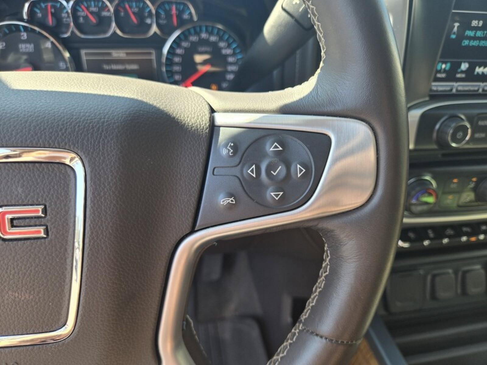 Used 2018 GMC Sierra 1500 SLT AWD/4WD image 11