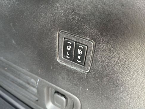 Used 2022 Chevrolet Traverse High Country FWD image 34