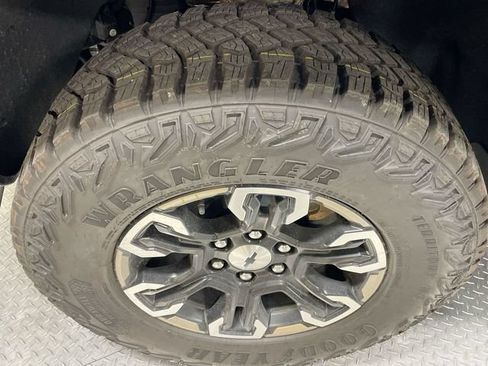 Used 2024 Chevrolet Silverado 1500 ZR2 AWD/4WD image 10