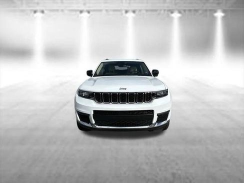 Certified 2022 Jeep Grand Cherokee L Limited RWD image 2