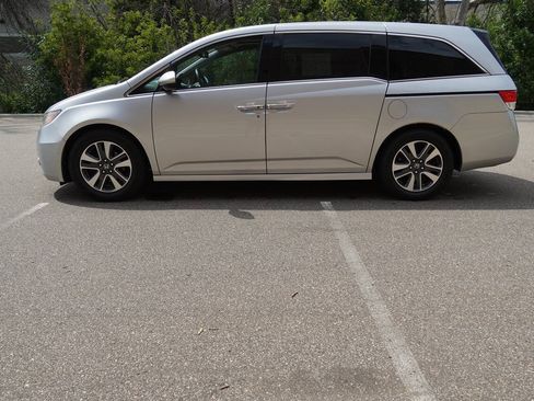 Used 2015 Honda Odyssey Touring Elite image 5