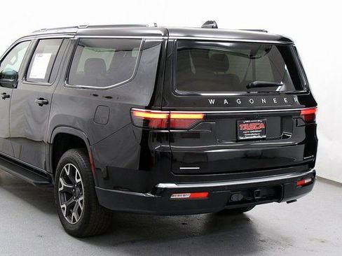 Used 2023 Jeep Wagoneer L Series III w/ Preferred Equipment Group image 7