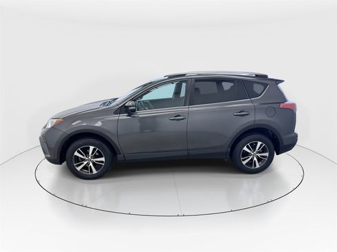 Used 2018 Toyota RAV4 XLE image 4