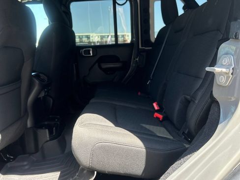 Used 2018 Jeep Wrangler Unlimited Sport S AWD/4WD image 25