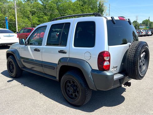 Used 2005 Jeep Liberty Renegade image 4