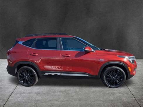 Used 2022 Kia Seltos Nightfall Edition image 3