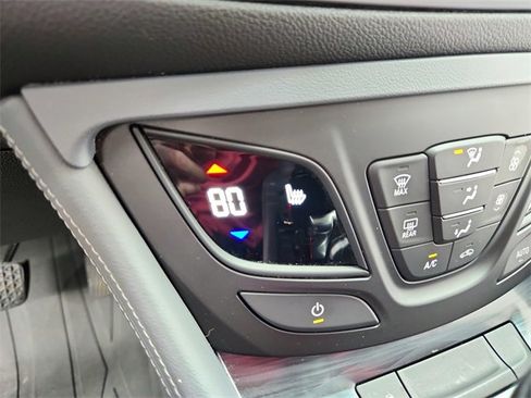 Used 2020 Buick Envision Essence image 32