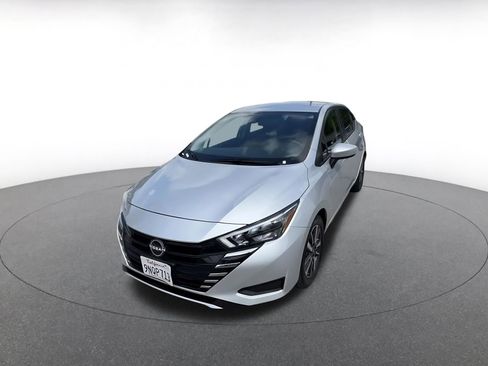 Used 2025 Nissan Versa SV image 7