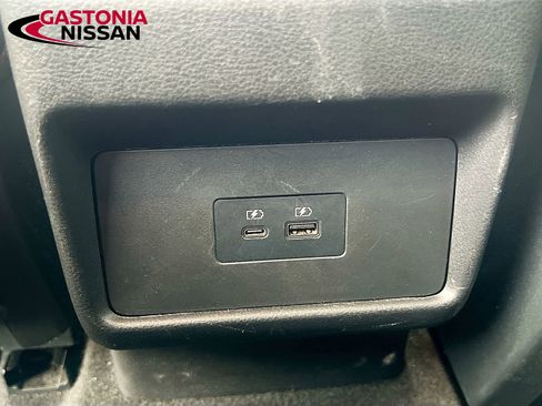 Used 2023 Nissan Rogue SV image 31