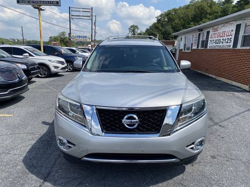 Used 2015 Nissan Pathfinder Platinum w/ Cargo Package FWD image 2