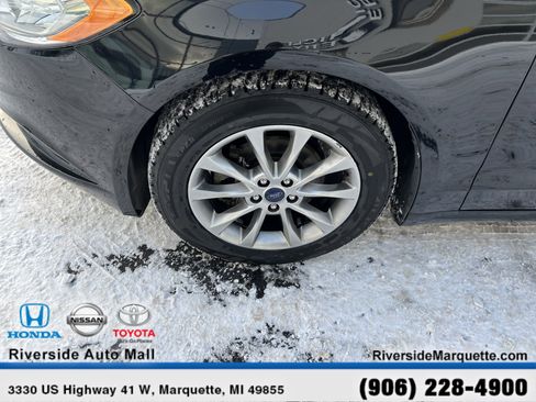 Used 2017 Ford Fusion SE w/ Fusion SE Technology Package image 11