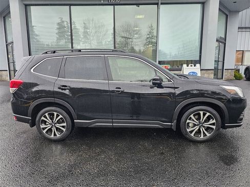 Used 2022 Subaru Forester Limited w/ Popular Package #3 image 8