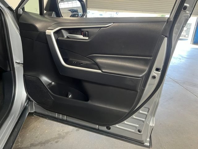 Used 2025 Toyota RAV4 XLE AWD/4WD image 14