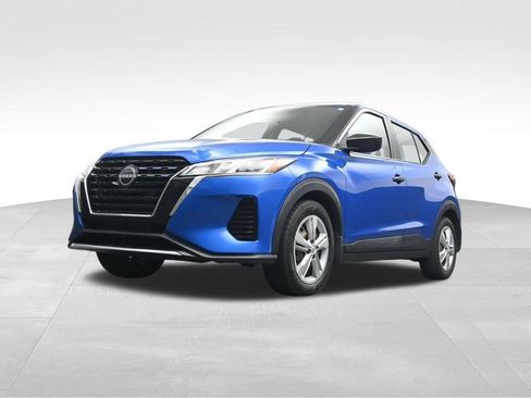 Used 2022 Nissan Kicks S FWD image 9