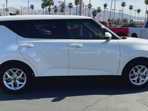 Used 2024 Kia Soul LX w/ Option Group 015 FWD image 2
