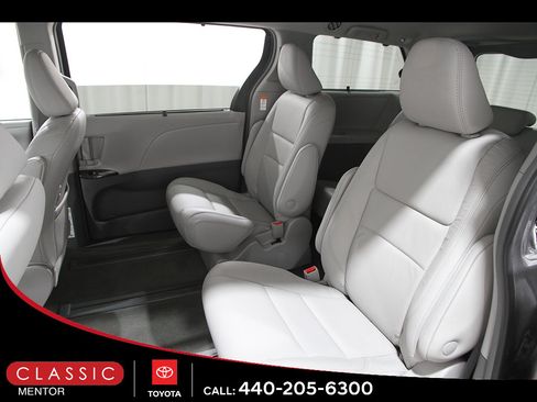 Used 2018 Toyota Sienna XLE Premium AWD/4WD image 20