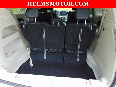 Used 2024 Chrysler Pacifica Touring-L image 37