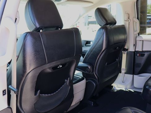 Used 2022 Chrysler Pacifica Touring-L FWD image 34