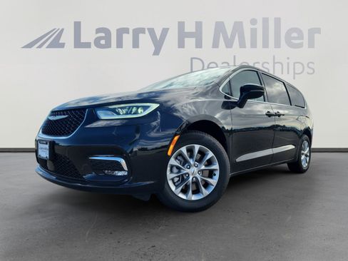 New 2025 Chrysler Pacifica Select image 1