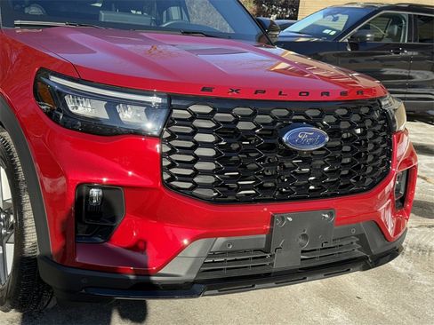 Used 2025 Ford Explorer ST-Line w/ Premium Package image 7