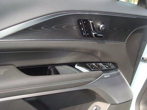 New 2025 Cadillac Lyriq Sport image 8