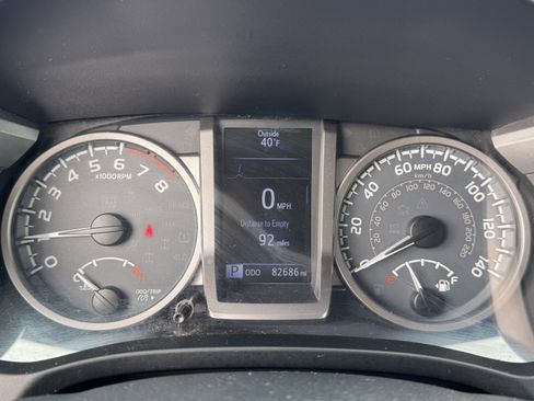 Used 2017 Toyota Tacoma SR5 w/ Tow Package image 21